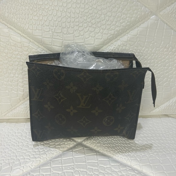 ONE DAY SALE Louis Vuitton Monogram Toiletry cosmetic Pouch Bag 19, DISCONTINUED - Picture 3 of 11